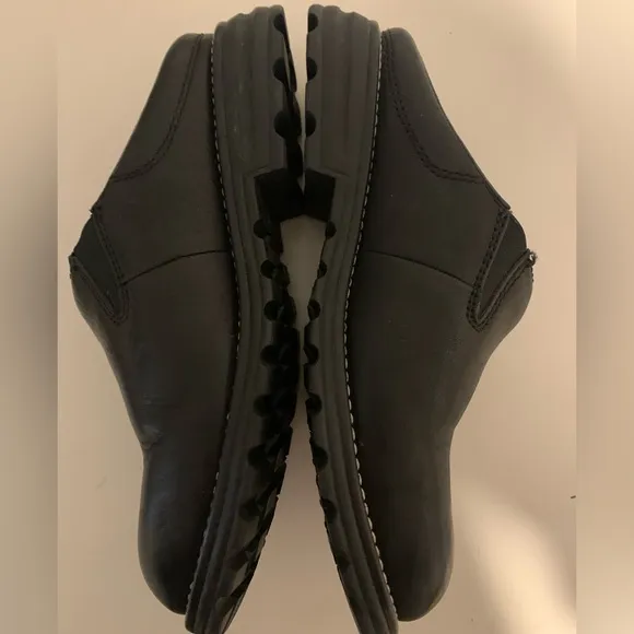 UGG Classic Woman's‎ US 6 Clogs in Black