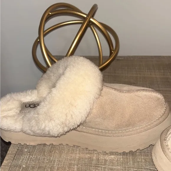UGG Disquette platform slip on clogs size 9