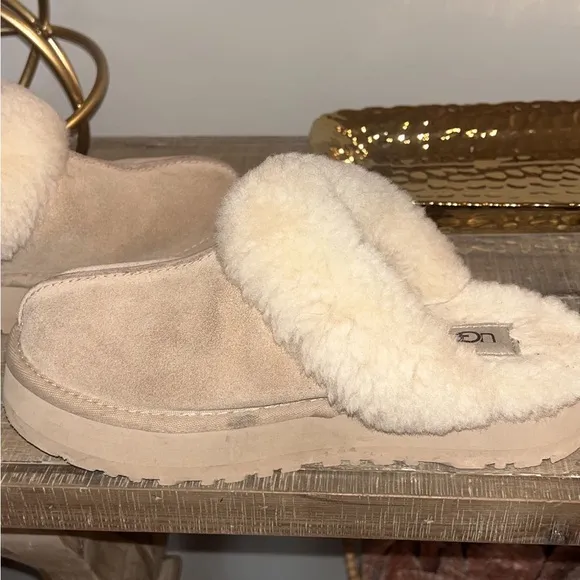 UGG Disquette platform slip on clogs size 9