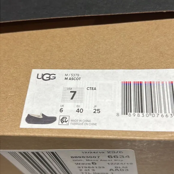 UGG MENs ASCOT CTEA LEATHER SLIPPER 7 M - Brand New