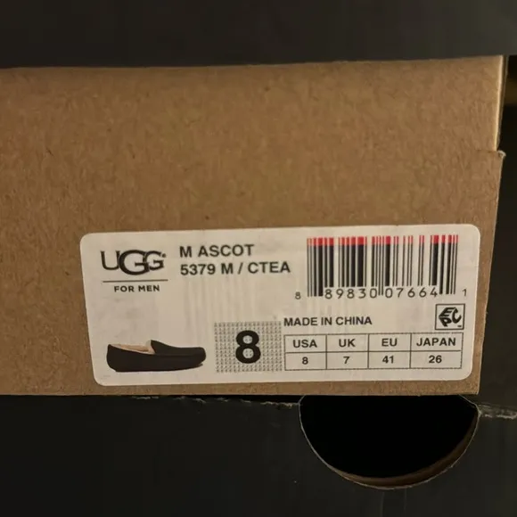 UGG MENs ASCOT CTEA LEATHER SLIPPER  8 M - Brand New