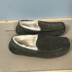 UGG men’s Ascot Slipper size 10 greenish color fleece lining