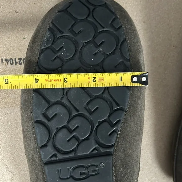 UGG men’s Ascot Slipper size 10 greenish color fleece lining