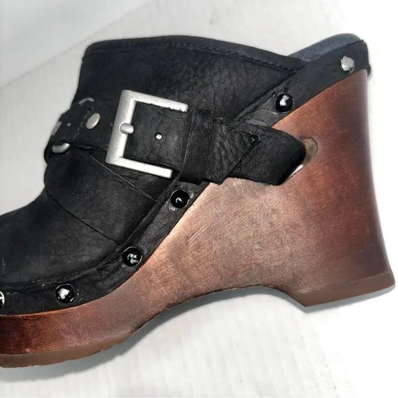 UGG Natalee Wedge Clogs Black Suede Leather Studded Fur Lined Women’s Size 6