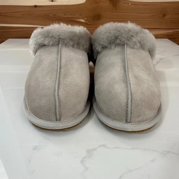 UGG Scuffette II Slippers Cozy Sheepskin Suede Mules Gray Women's Size 9
