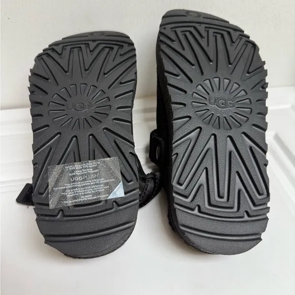 UGG women golden clogs new size 6.5