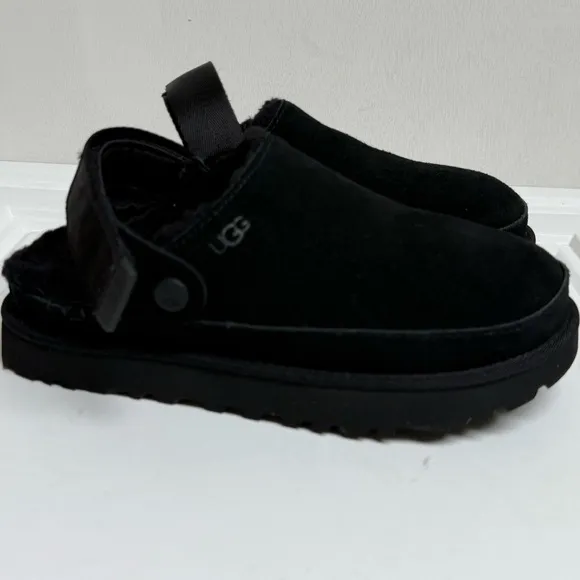 UGG women golden clogs new size 6.5