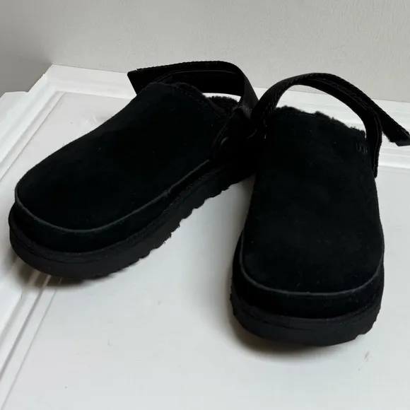 UGG women golden clogs new size 6.5