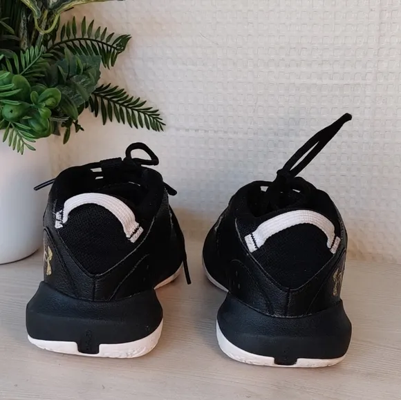 Under Armour Boys Black Lockdown Basketball Shoes Size 5.5Y