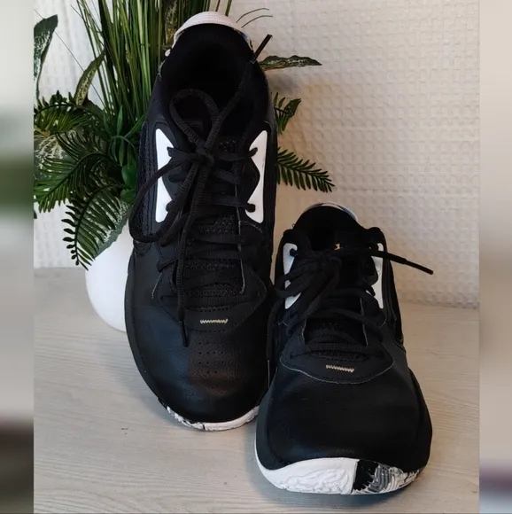 Under Armour Boys Black Lockdown Basketball Shoes Size 5.5Y