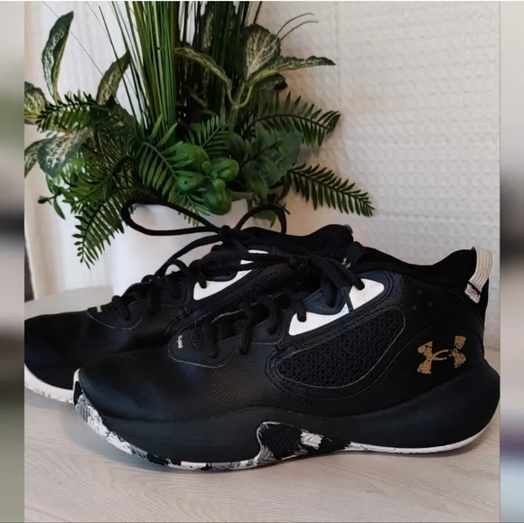 Under Armour Boys Black Lockdown Basketball Shoes Size 5.5Y