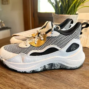 Under Armour Curry Basketball Shoes Performance Sneakers White Black 2Y