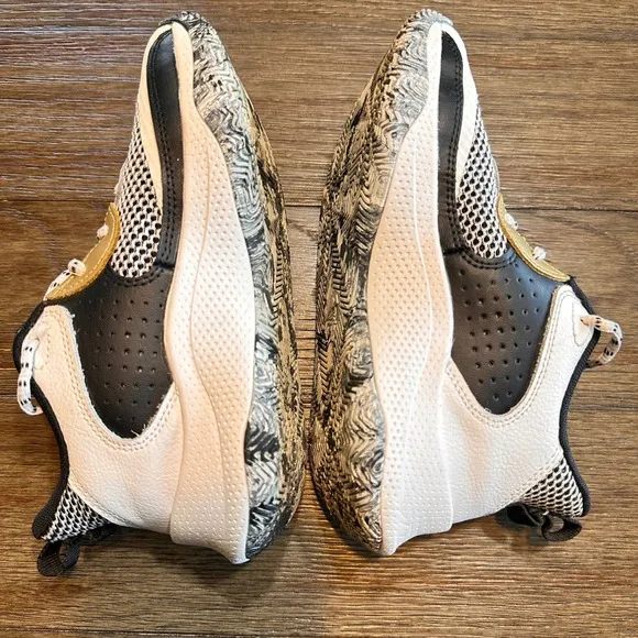 Under Armour Curry Basketball Shoes Performance Sneakers White Black 2Y
