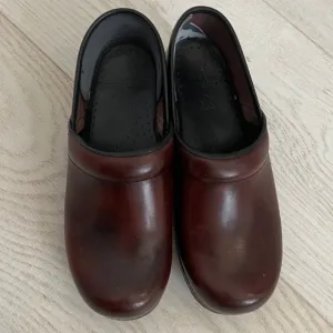 Unisex Dansko Brown Leather Clogs