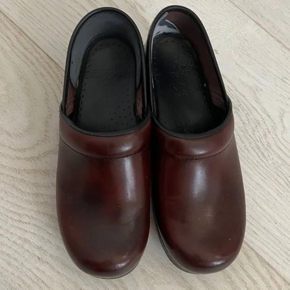 Unisex Dansko Brown Leather Clogs