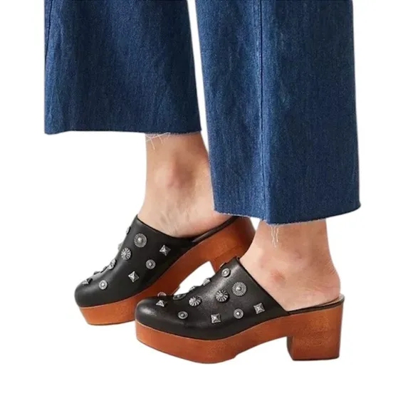 Urban Outfitters Blairwood Silver Studded Black Vegan Leather Mule Clogs Size 6