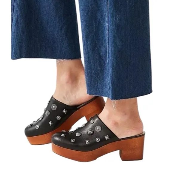 Urban Outfitters Blairwood Silver Studded Black Vegan Leather Mule Clogs Size 6