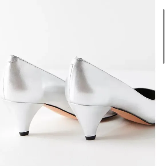 Urban Outfitters Silver Metallic Kitten Leather Heels 8 39
