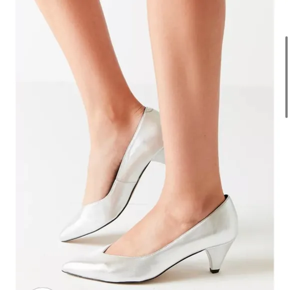 Urban Outfitters Silver Metallic Kitten Leather Heels 8 39