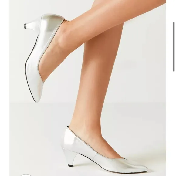 Urban Outfitters Silver Metallic Kitten Leather Heels 8 39