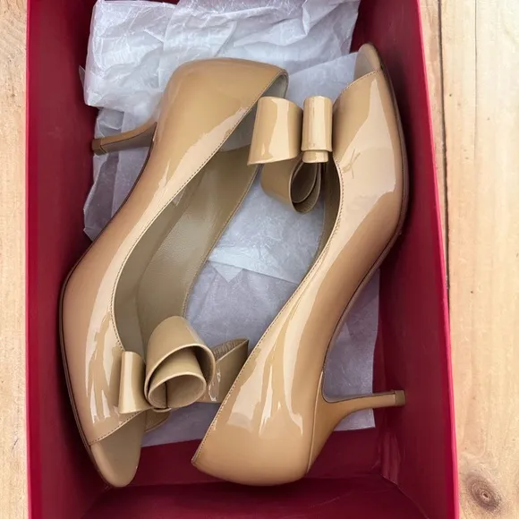 Valentino Garavani Tan Bow Detail Heels