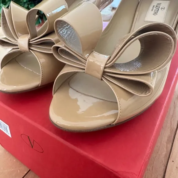 Valentino Garavani Tan Bow Detail Heels