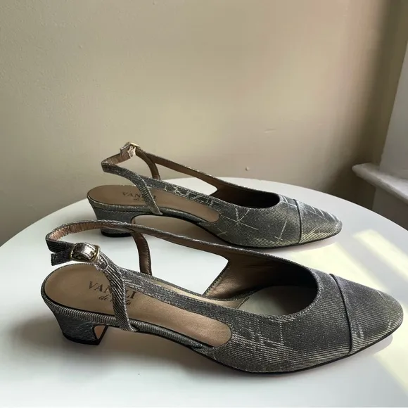 Vaneli Aliz Slingback Heels in Platinum Nizza Metallic Size 9
