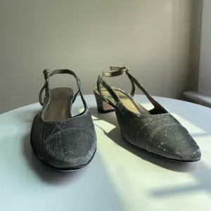 Vaneli Aliz Slingback Heels in Platinum Nizza Metallic Size 9