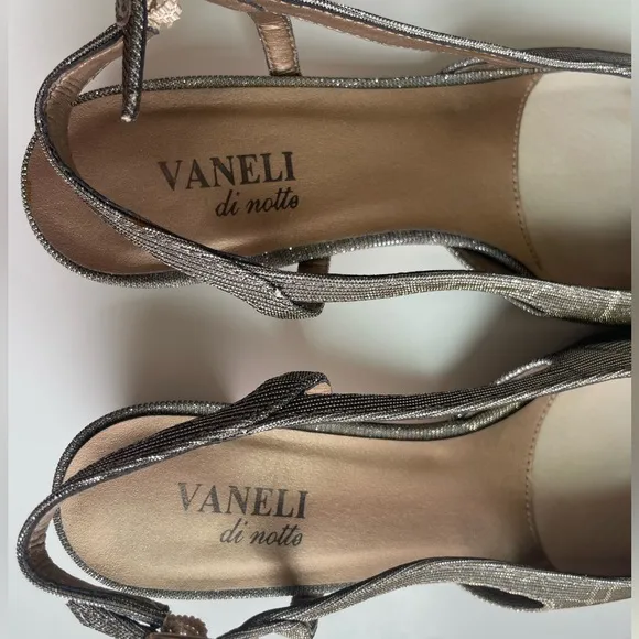 Vaneli Aliz Slingback Heels in Platinum Nizza Metallic Size 9