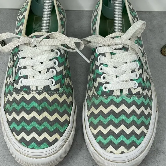Vans Off the Wall Chevron Green &amp; Grey Shoes Men 7/Women 8.5 Sneakers