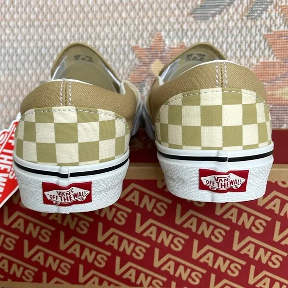 Vans WMNS Classic Slip-OnCheckerboard Taos TaupeVN0A5A08YUUSneakers