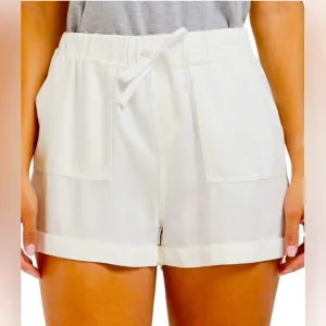 VELVET HEART Lyra Cuffed Shorts Size Medium NWT
