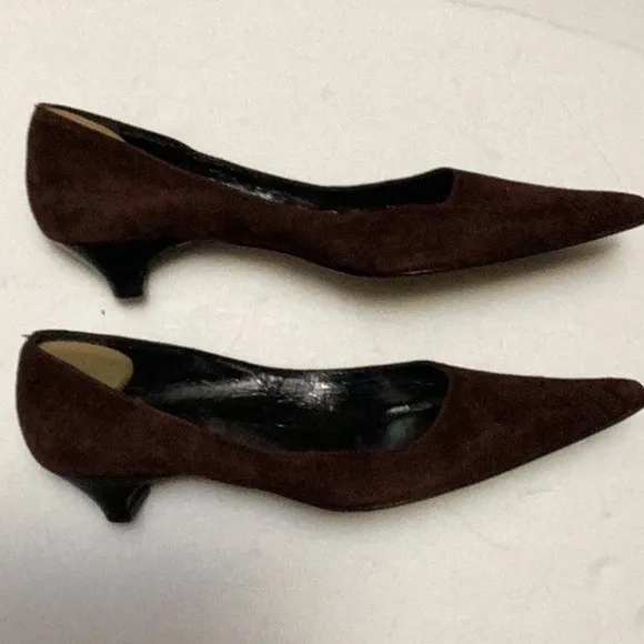 Vera Cuoio Italian Leather Brown Suede Embroidered Point Toe Kitten Heels EU 39