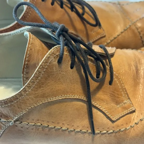 Vera Cuoio “Real Leather” Italy Alternative Tan Oxfords with Brogue Detailing