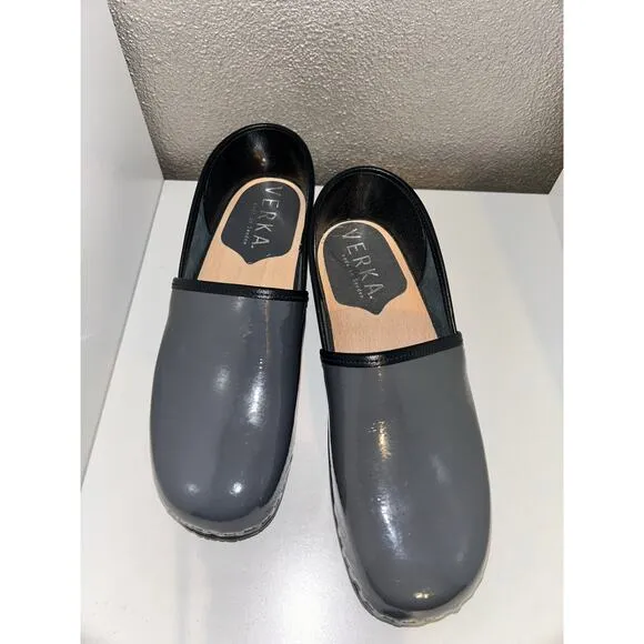 Verka Sweden Jobba Gray Patent Leather Slip On Comfort Clogs