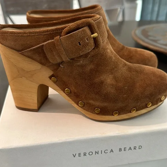 Veronica Beard Dacey suede never worn clogs- new with original box size 7