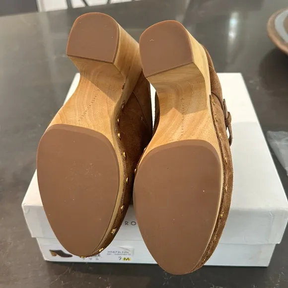 Veronica Beard Dacey suede never worn clogs- new with original box size 7