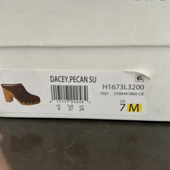 Veronica Beard Dacey suede never worn clogs- new with original box size 7