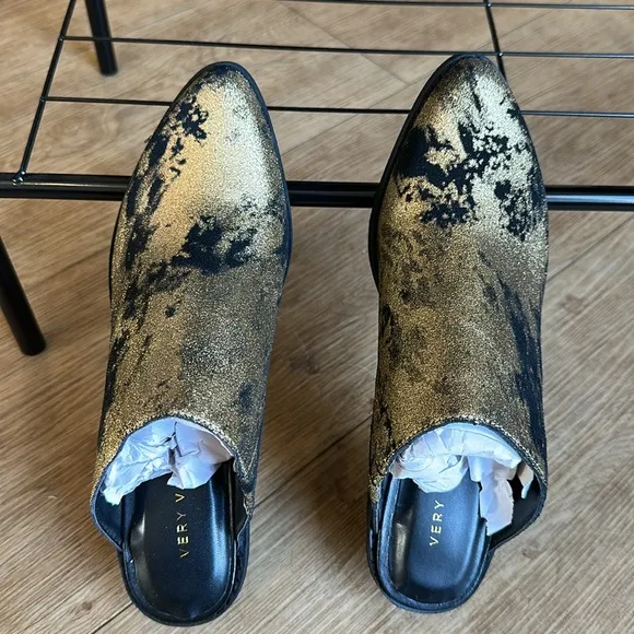 Very Volatile Moonstruck Gold/ Black Leather Mules