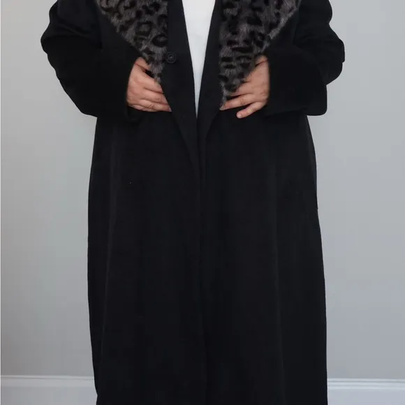 Via Spiga Black Coat with Faux Fur Collar