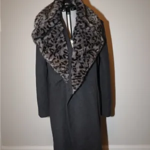 Via Spiga Black Coat with Faux Fur Collar
