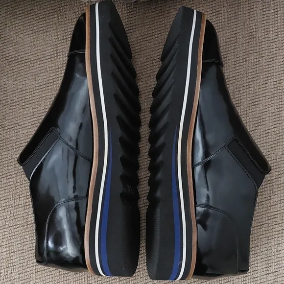 VINCE ALONA SLIP ON ALMOND TOE OXFORDS