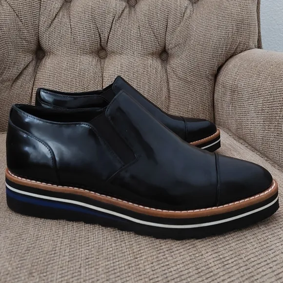 VINCE ALONA SLIP ON ALMOND TOE OXFORDS