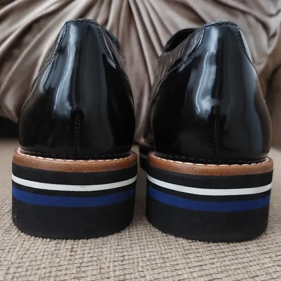 VINCE ALONA SLIP ON ALMOND TOE OXFORDS