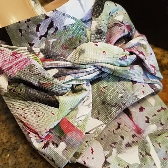 VINCE CAMUTO Knotted Bow Waxed Floral Textile Mule Sandal NEW