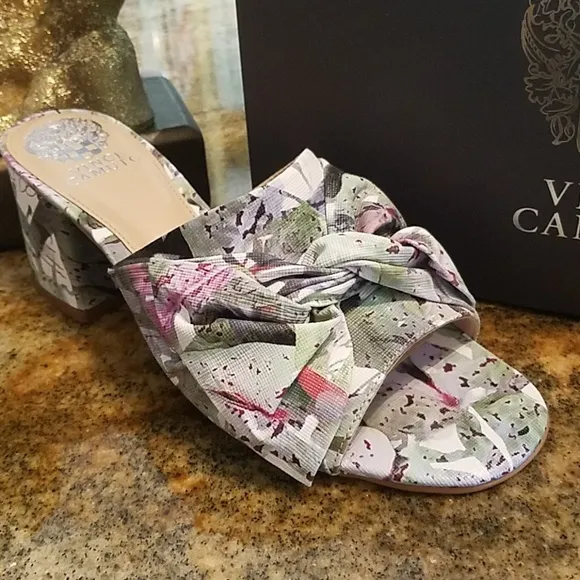 VINCE CAMUTO Knotted Bow Waxed Floral Textile Mule Sandal NEW