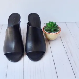 VINCE Hanna Block Heel  Slip-on Black Leather Minimalist Sexy Dom Shoe Size 10