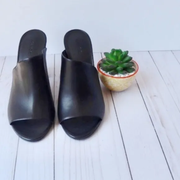 VINCE Hanna Block Heel  Slip-on Black Leather Minimalist Sexy Dom Shoe Size 10