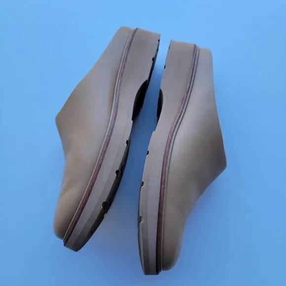 Vince Platform Mules in Dune 9.5