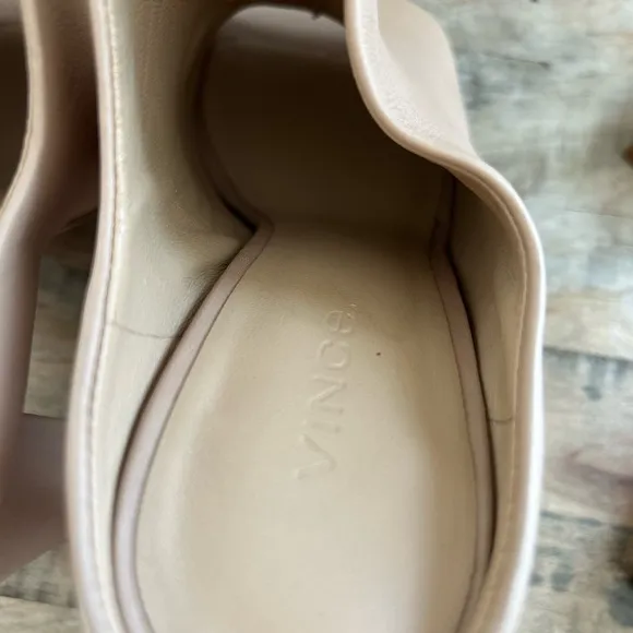 Vince Vero Cuoio Nude/Tan Leather Mules with Open-Toe Design